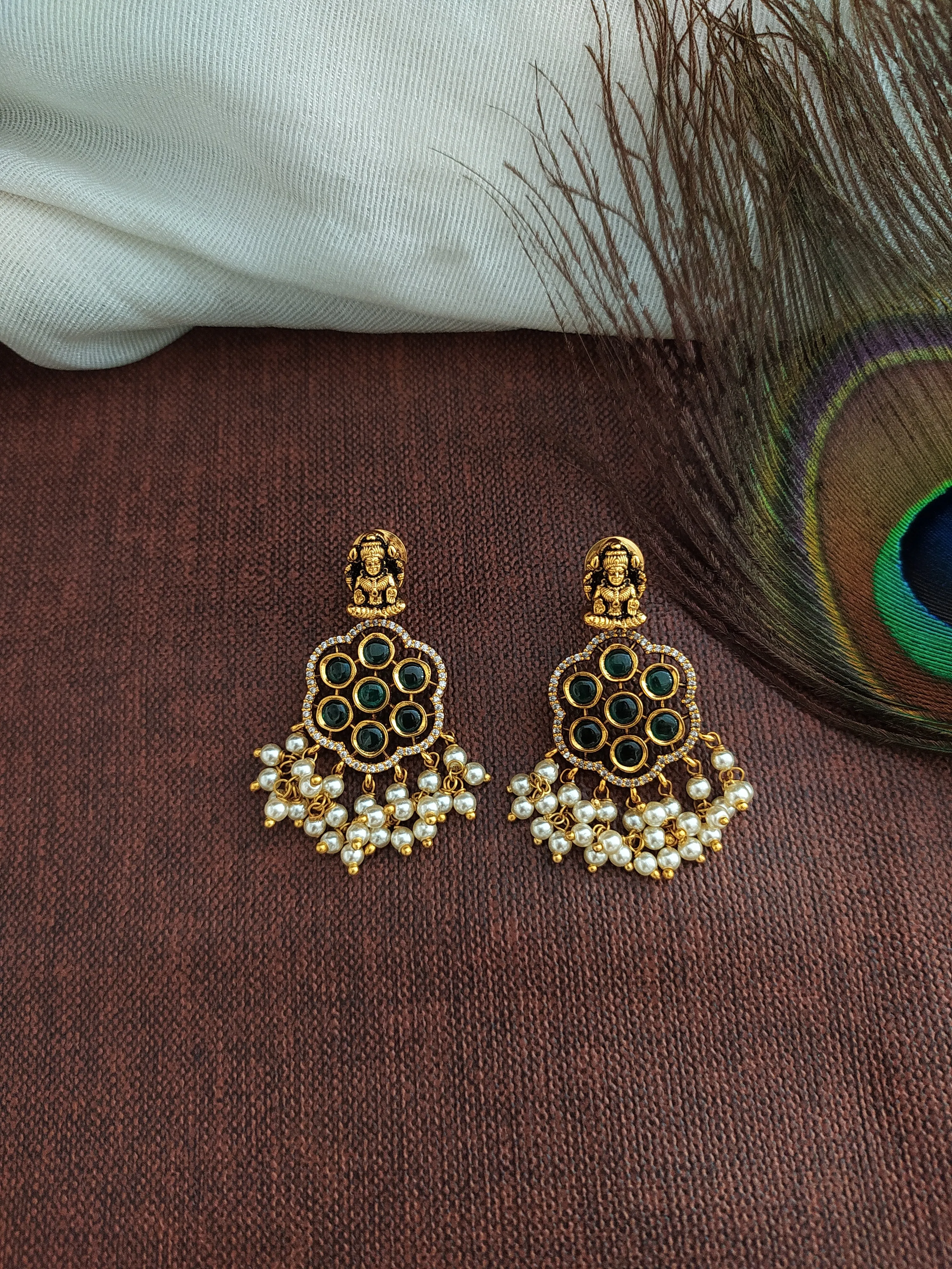 Antique Floral Divine Choker Set with Green Accents