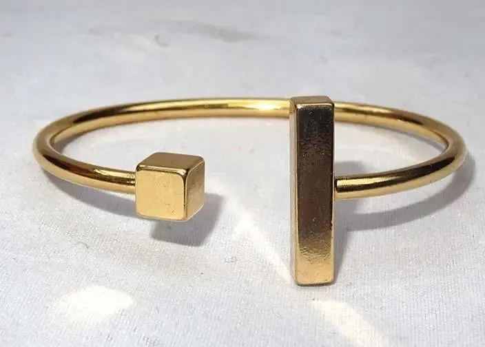 Beautiful Gold Cuff Bangle for Ladies Gift
