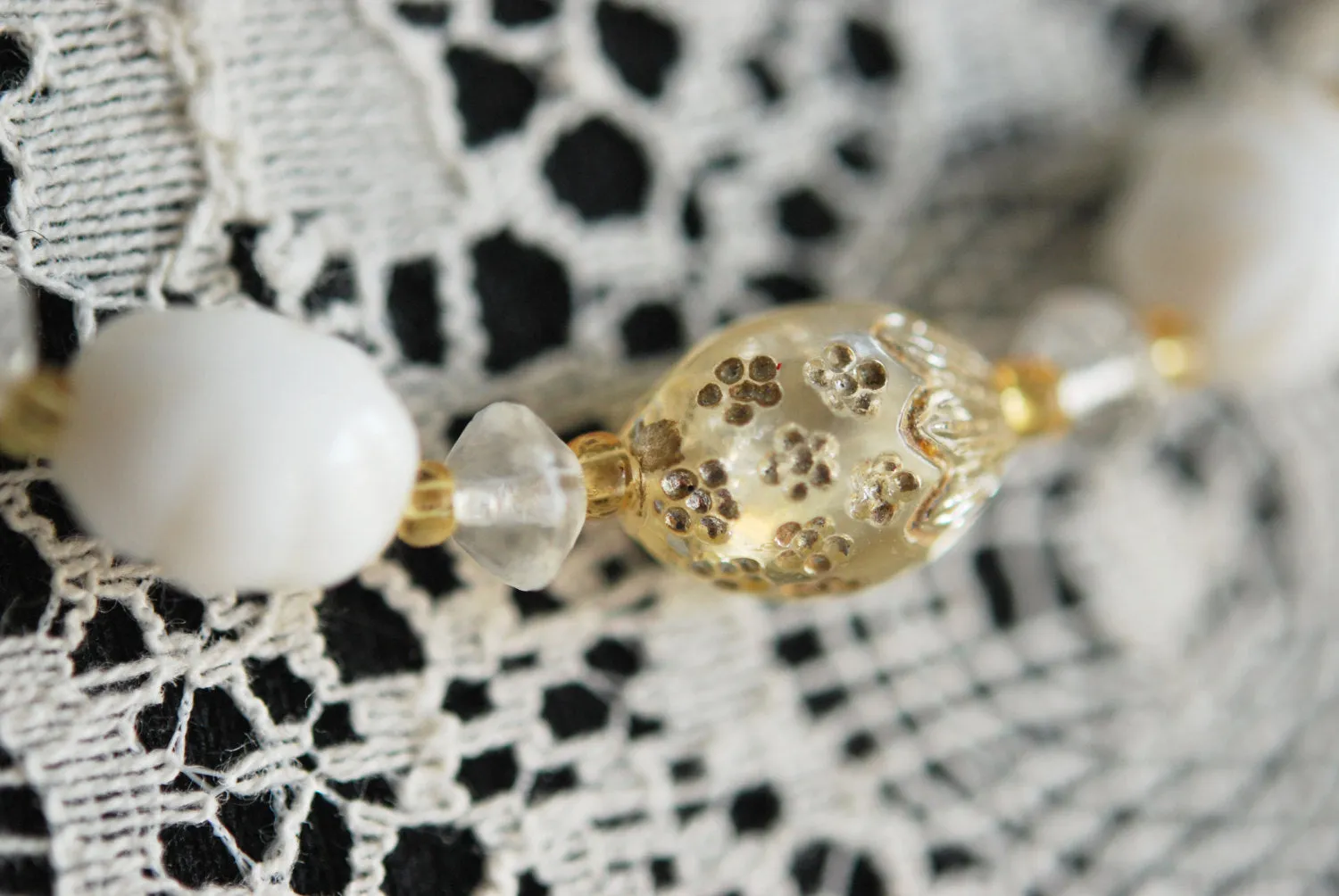 BEAUTIFUL Pale Yellow and White Flapper Style Vintage Bead Necklace Long Strand Art GLASS Necklace Day or Evening Old Costume Jewelry