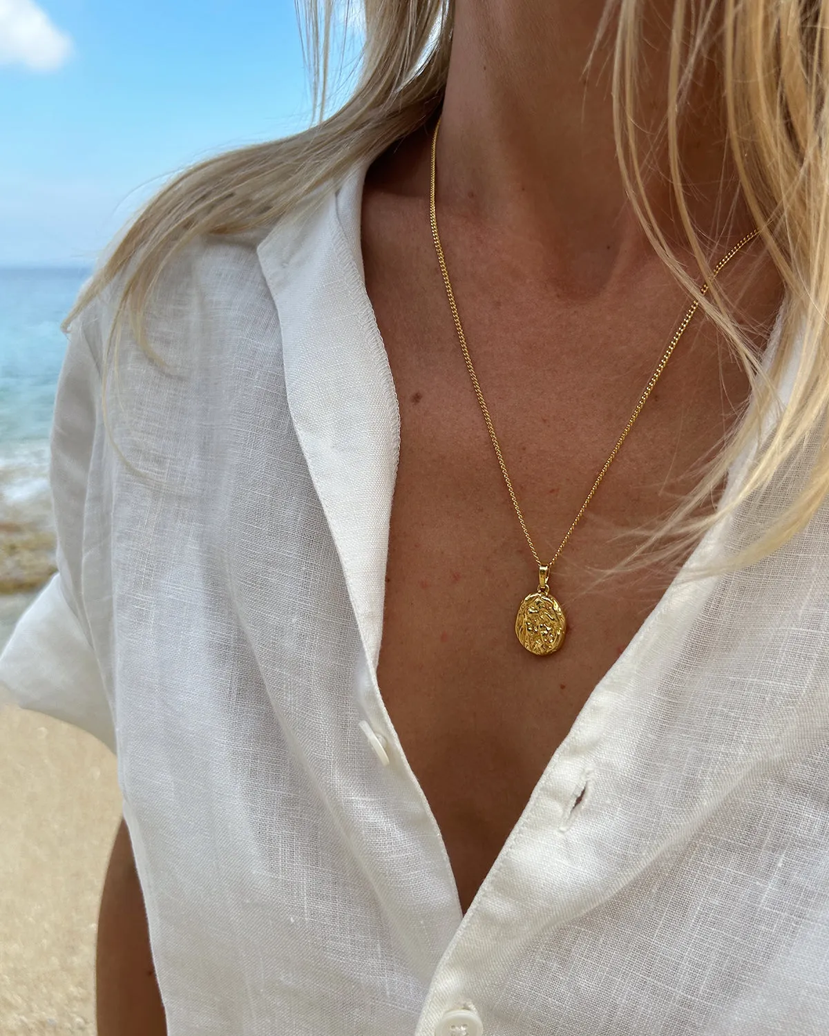 CREASED PENDANT NECKLACE
