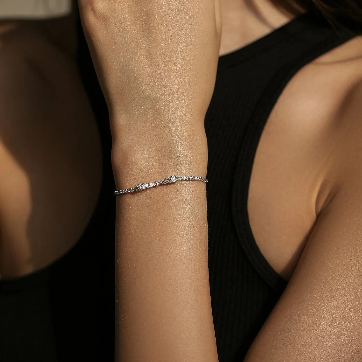 Elegant 925 Sterling Silver Bow Bracelet with Full Zircon Box Chain Embellishment