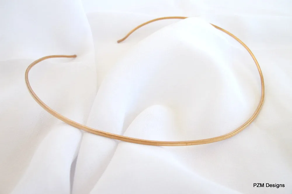 Gold brass choker, hammered neck wire