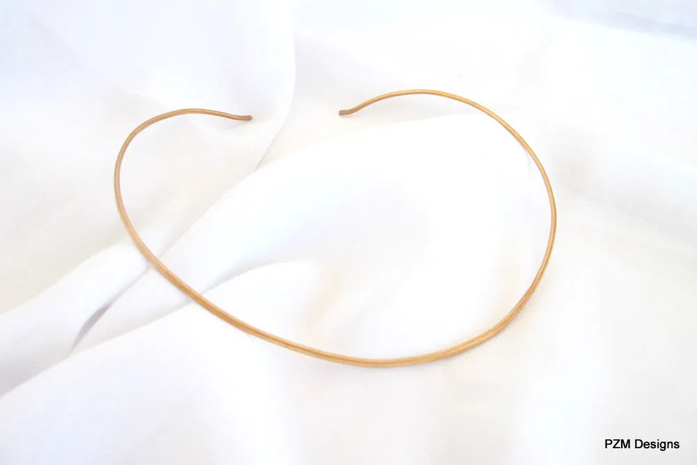 Gold brass choker, hammered neck wire