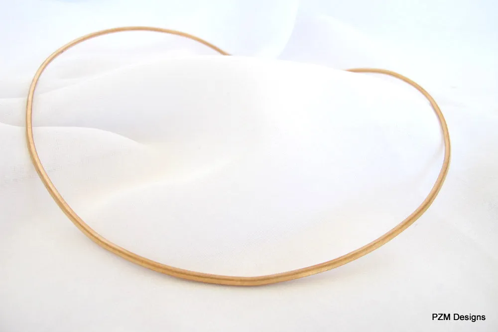 Gold brass choker, hammered neck wire