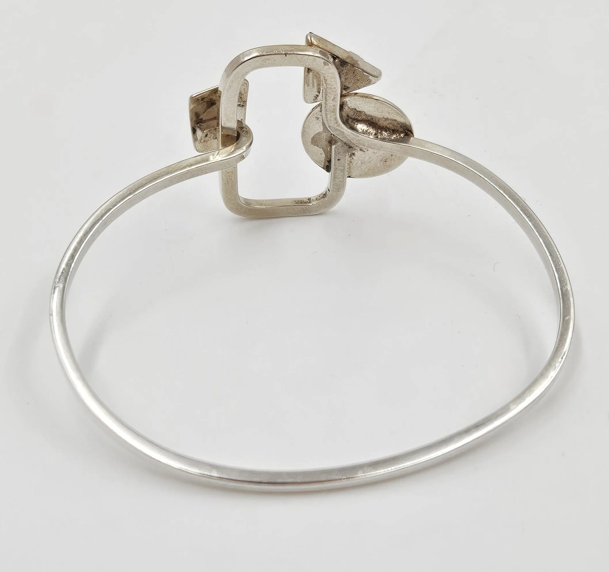 Hall McFall Artisan Sterling   Onyx Abstract Modernist Top Latching Bangle 1990s