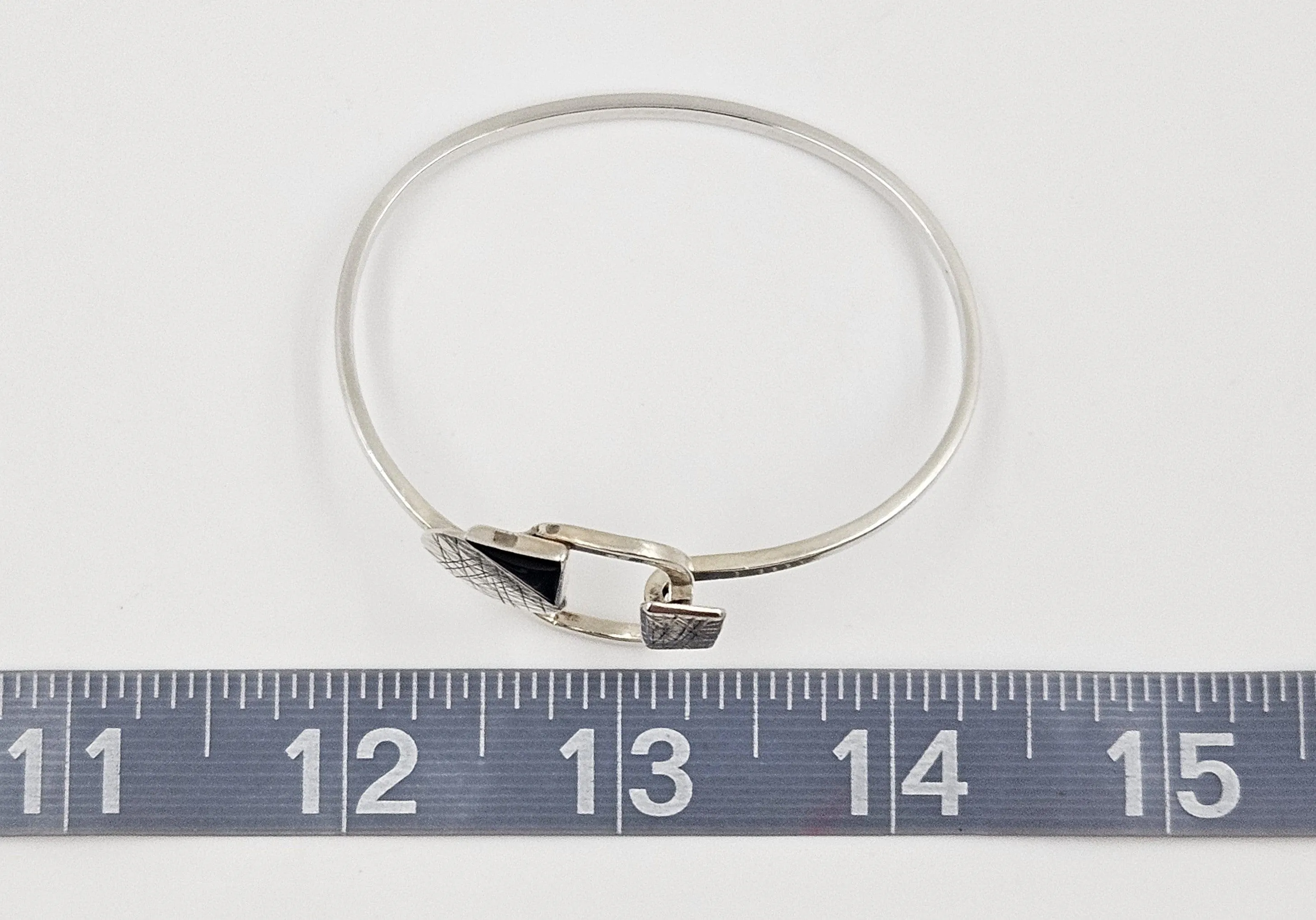 Hall McFall Artisan Sterling   Onyx Abstract Modernist Top Latching Bangle 1990s