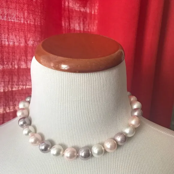 Mother of pearl round cream and pink necklace