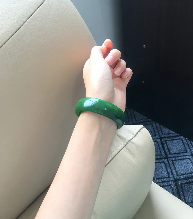 Natural Jade Bangle Nephrite Bangle Internal Diameter 54.3mm NBE026