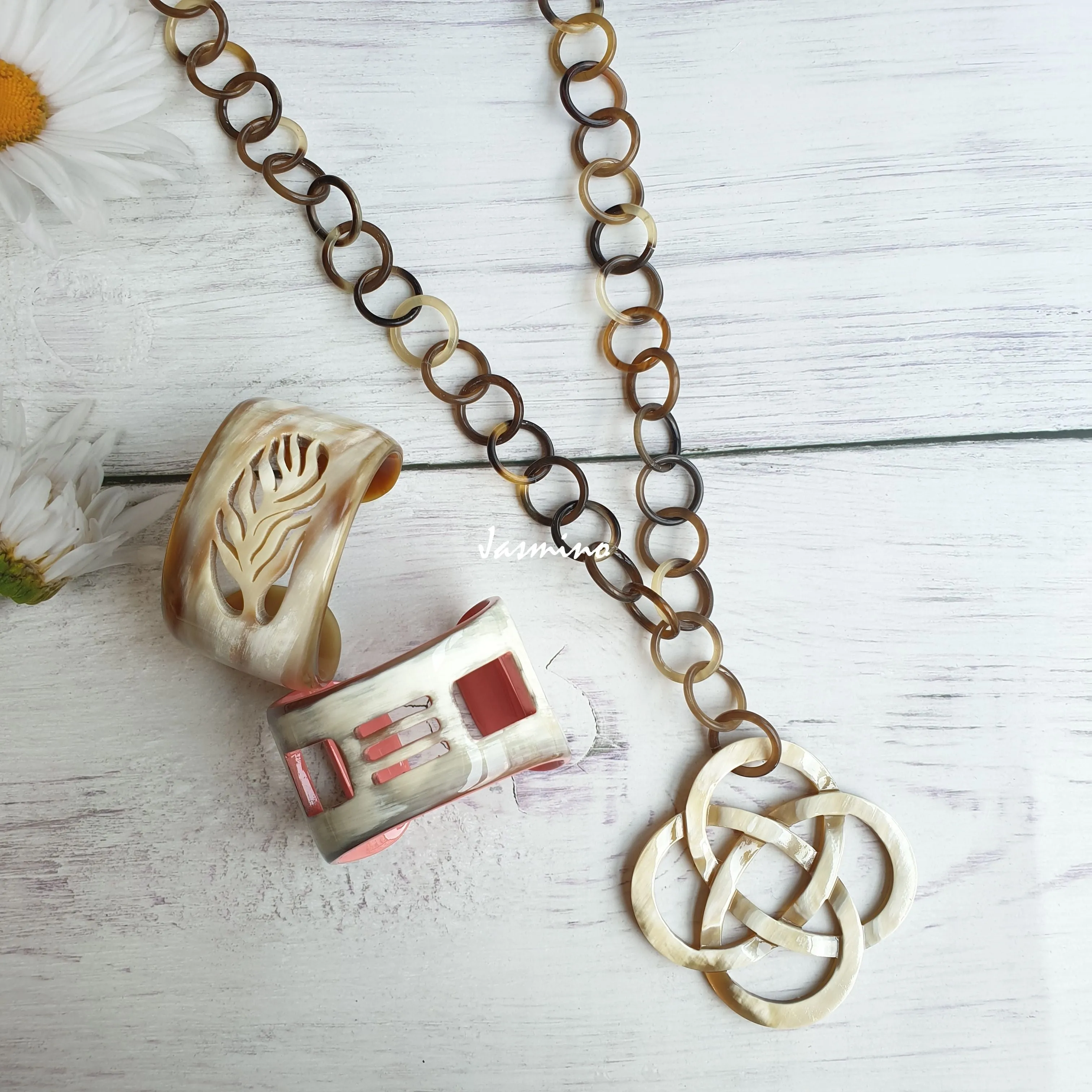 Necklace for Her J18158, it goes with every things and is easy to wear on, on busy morning.