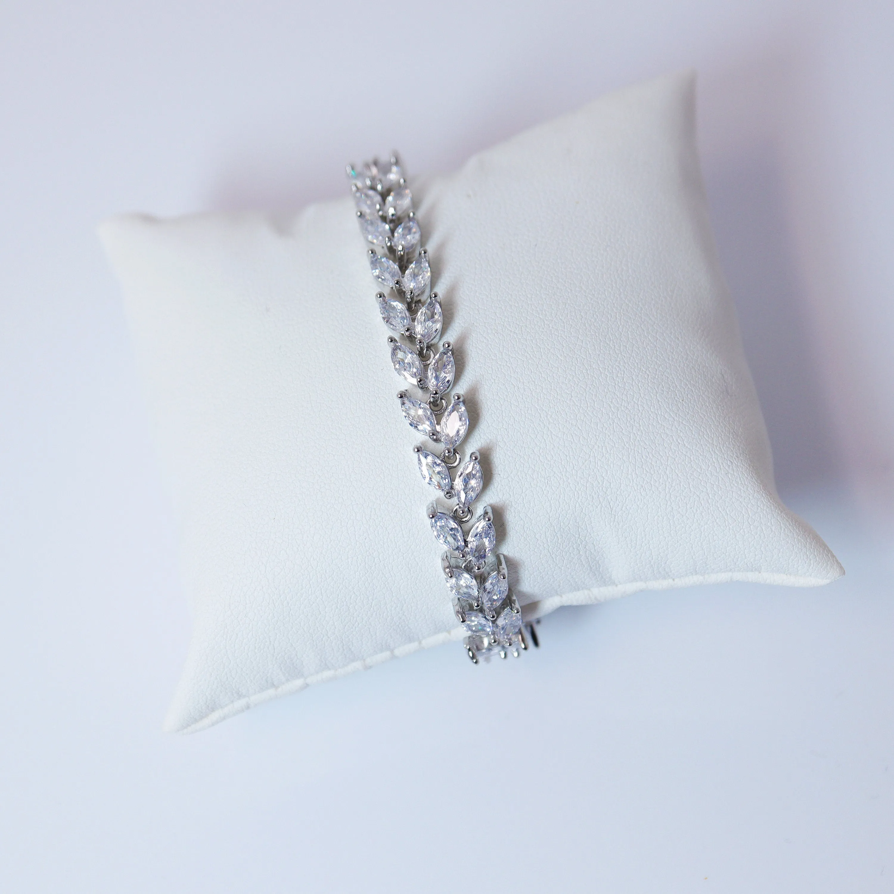 Swarovski Bridal Dainty Falling Crystals Necklace, Long Bridal Jewelry, Art Deco Bridal Necklace, Statement Necklace Necklace Set.