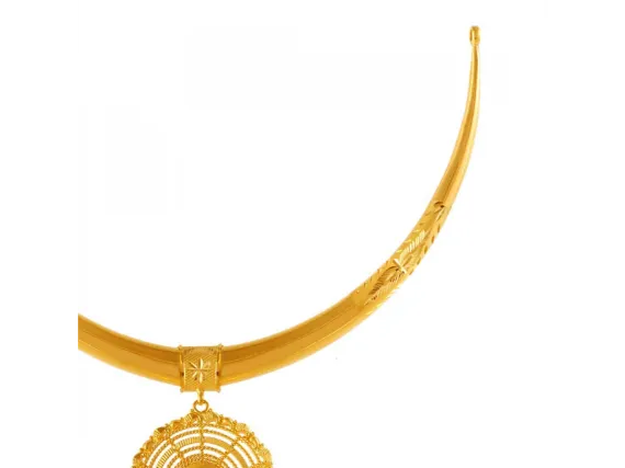 Uniquely Crafted 22k Gold Choker With A Round Pendant