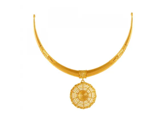 Uniquely Crafted 22k Gold Choker With A Round Pendant