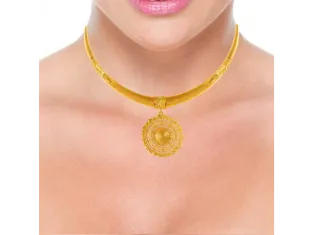 Uniquely Crafted 22k Gold Choker With A Round Pendant