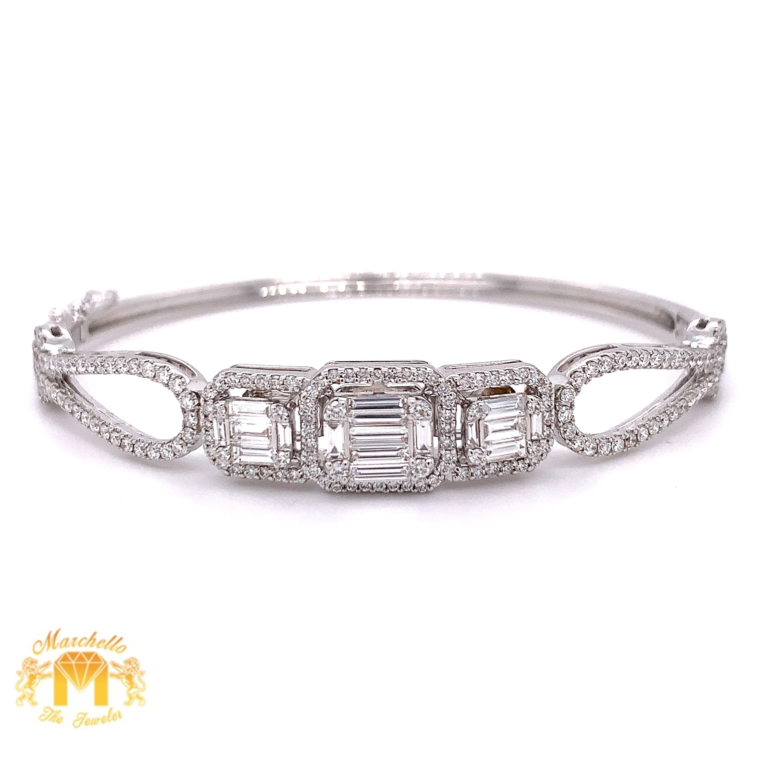 VVS/vs high clarity diamonds set in a Bangle Bracelet with Baguette & Round Diamond(large VVS baguettes, square shapes)