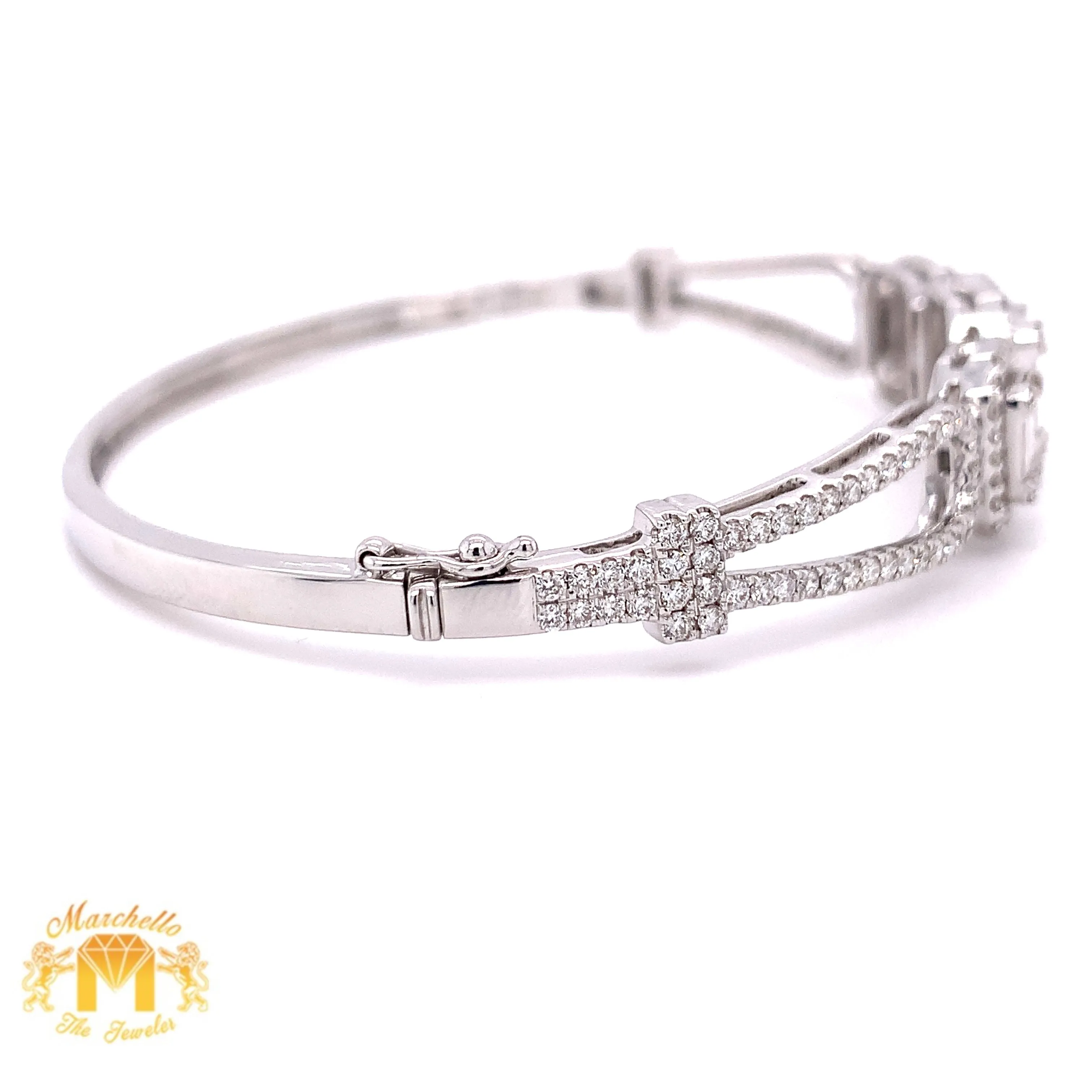 VVS/vs high clarity diamonds set in a Bangle Bracelet with Baguette & Round Diamond(large VVS baguettes, square shapes)