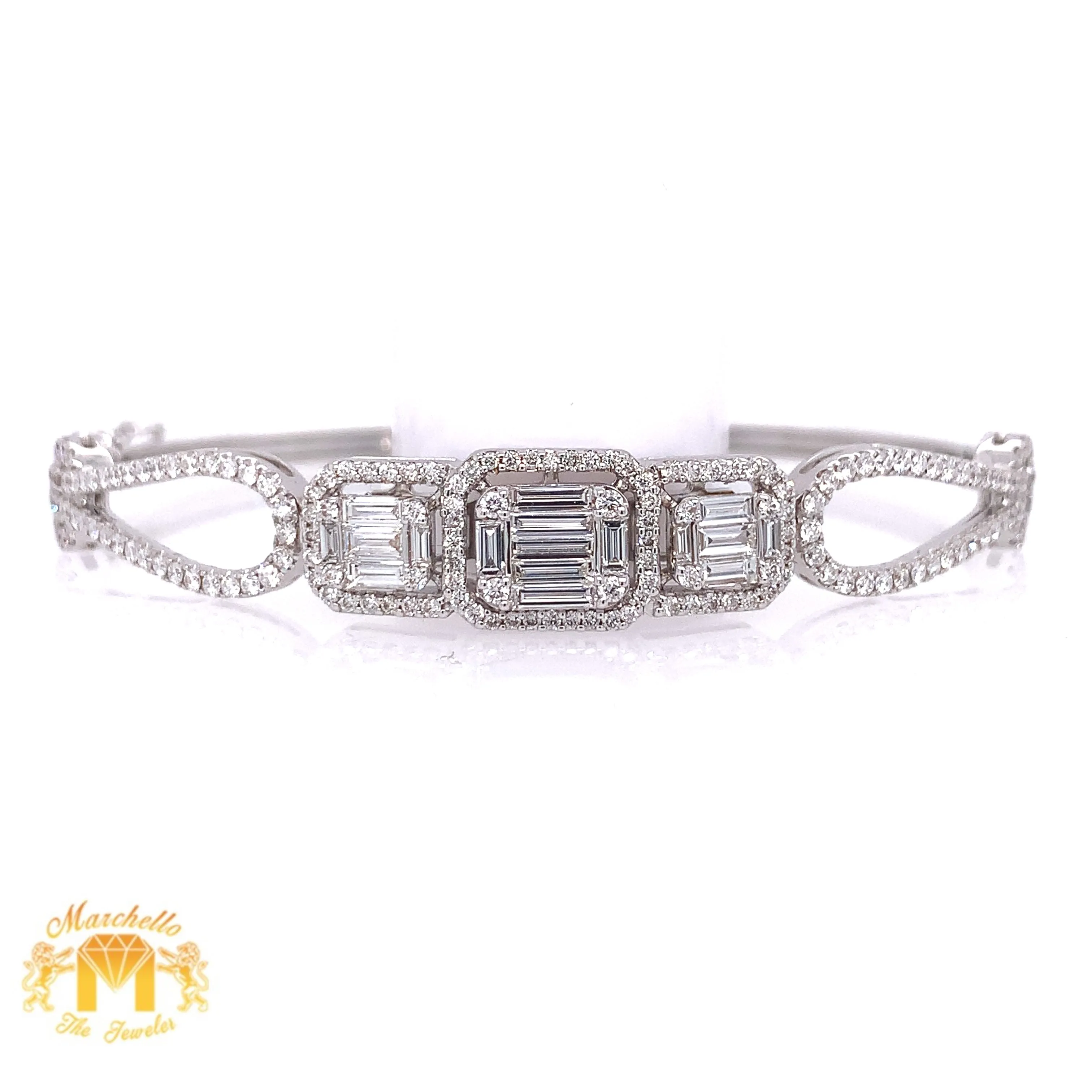 VVS/vs high clarity diamonds set in a Bangle Bracelet with Baguette & Round Diamond(large VVS baguettes, square shapes)
