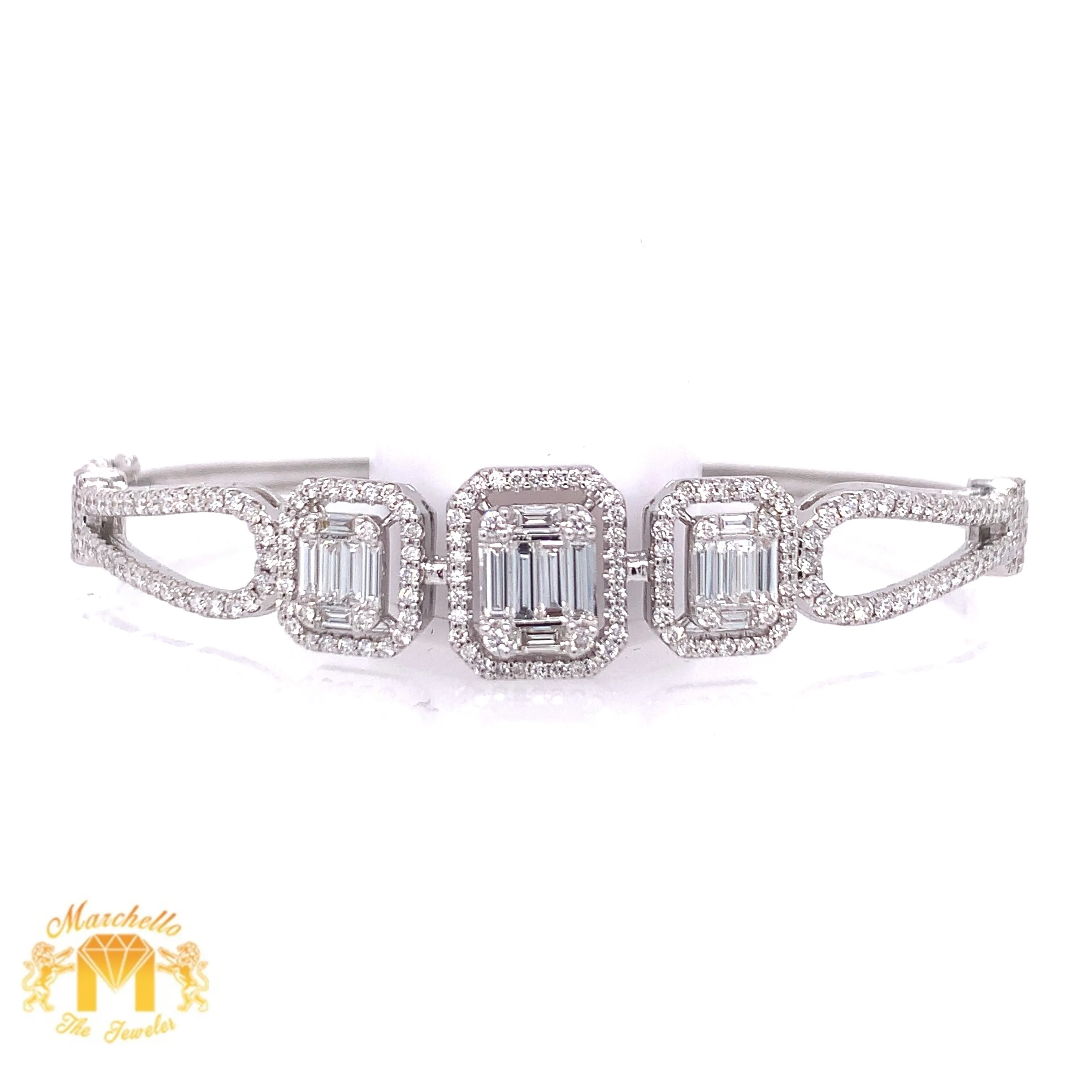 VVS/vs high clarity diamonds set in a Bangle Bracelet with Baguette & Round Diamond(large VVS baguettes, square shapes)