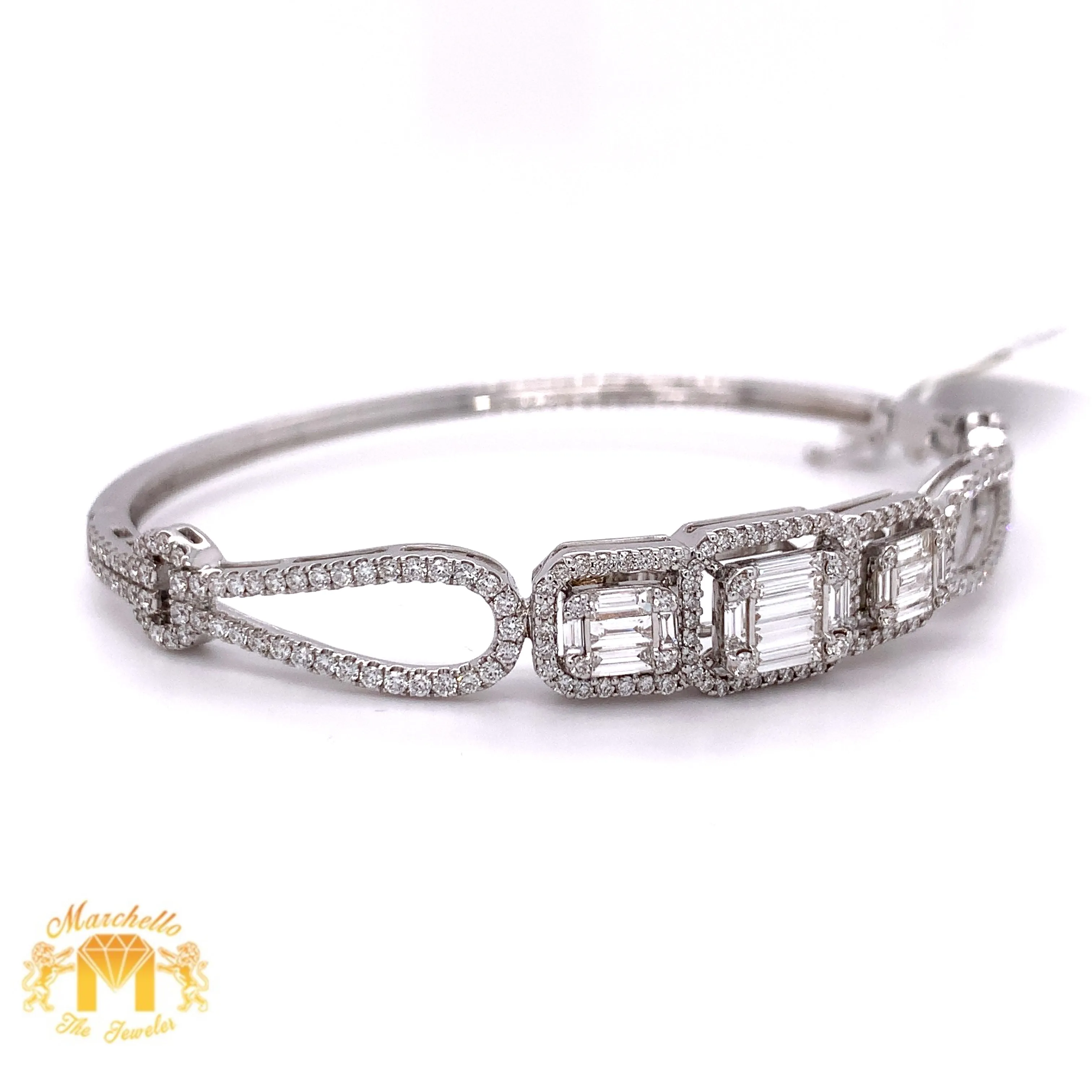 VVS/vs high clarity diamonds set in a Bangle Bracelet with Baguette & Round Diamond(large VVS baguettes, square shapes)