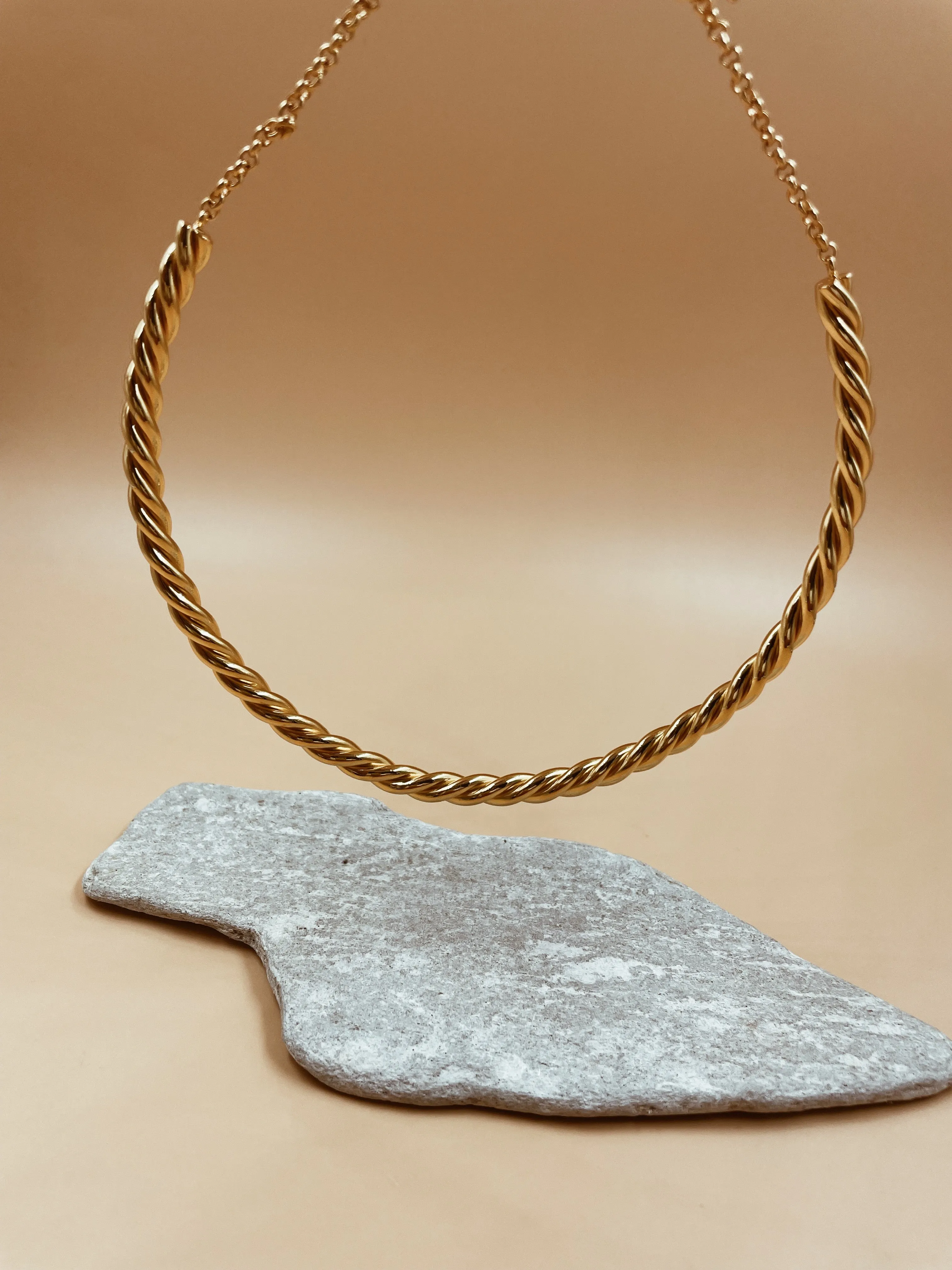 Yuki Spiral Choker
